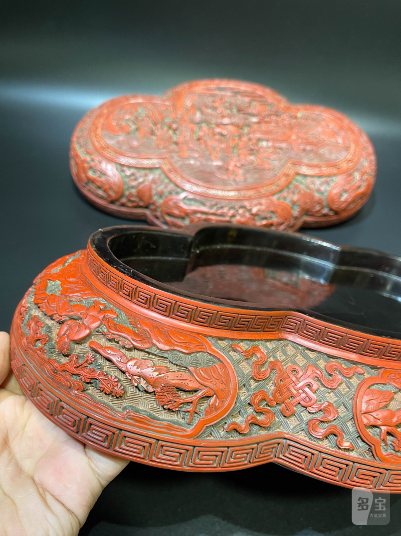 清乾隆 剔红群仙祝寿图海棠形捧盒 - 图10